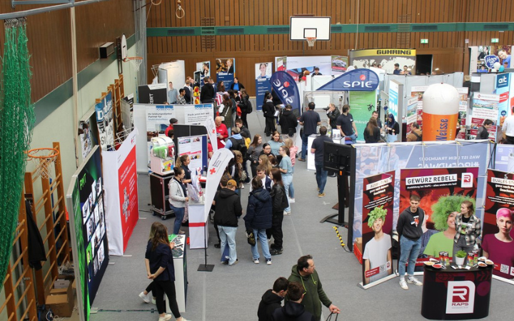 Starte deine Zukunft auf der Kulmbacher Karrieremesse 2025 – Diese regionalen Top-Arbeitgeber sind dabei